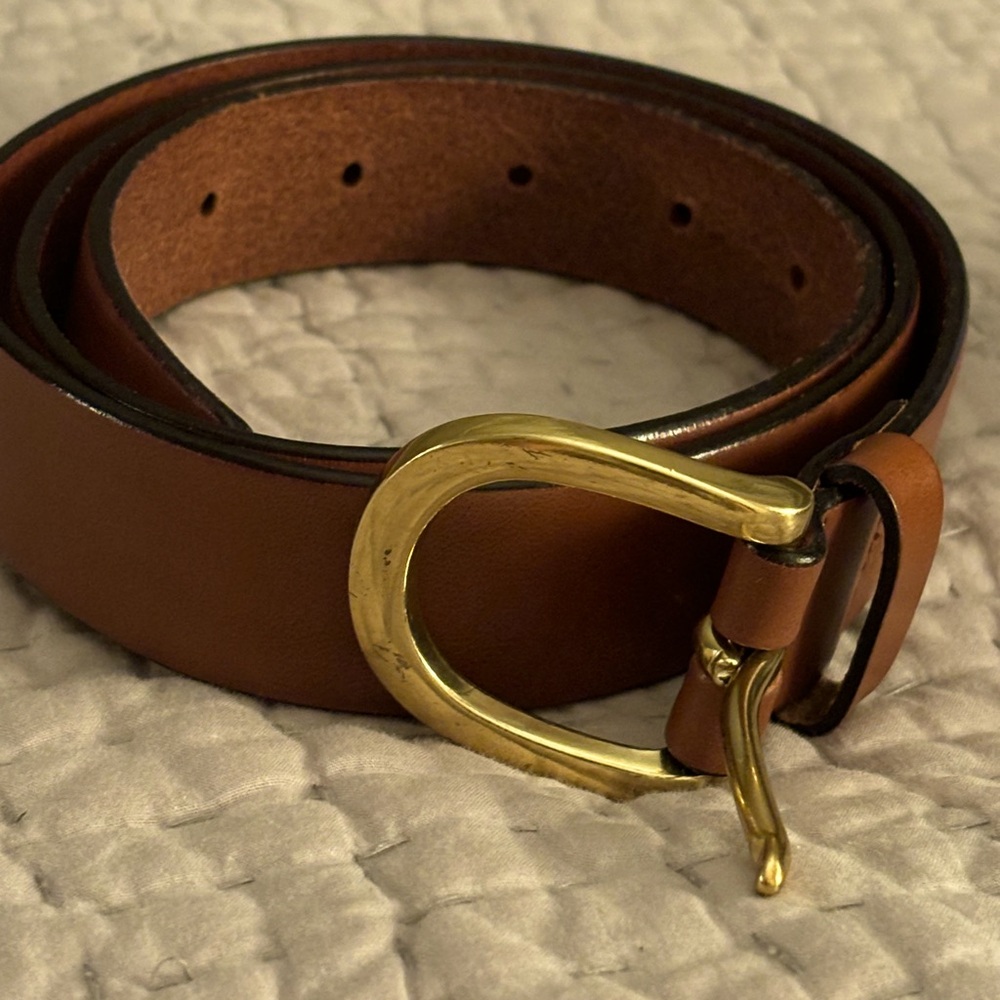 I am selling a barely worn size medium J.Crew leather brown belt.